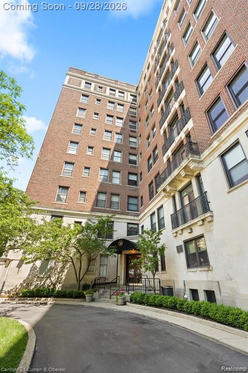 Property Photo: 2900 E Jefferson D501 MI 48207