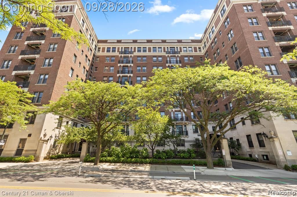 Property Photo: 2900 E Jefferson Avenue D501 MI 48207