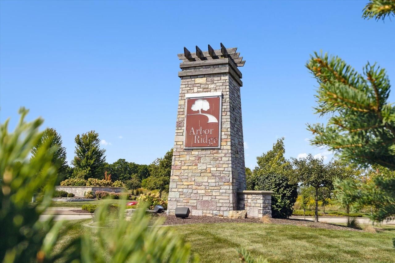 Property Photo:  2840 Oakridge Bend  WI 53548 
