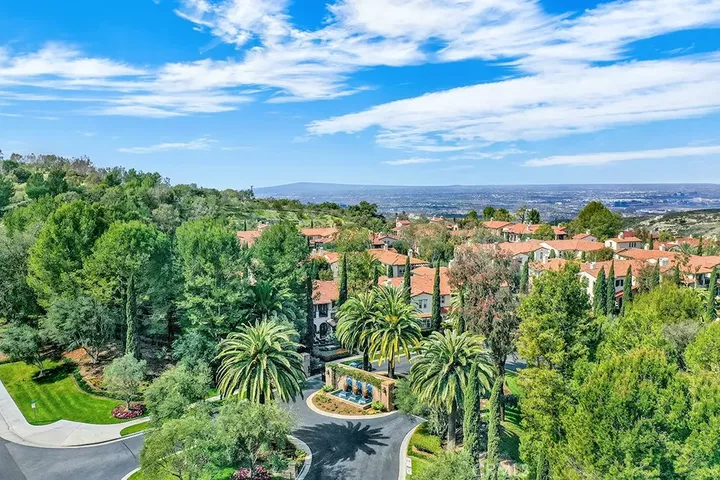 Property Photo: 9 Altino CA 92657