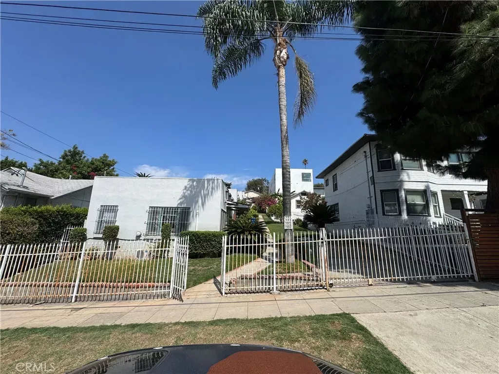 Property Photo:  2111 Aaron Street  CA 90026 