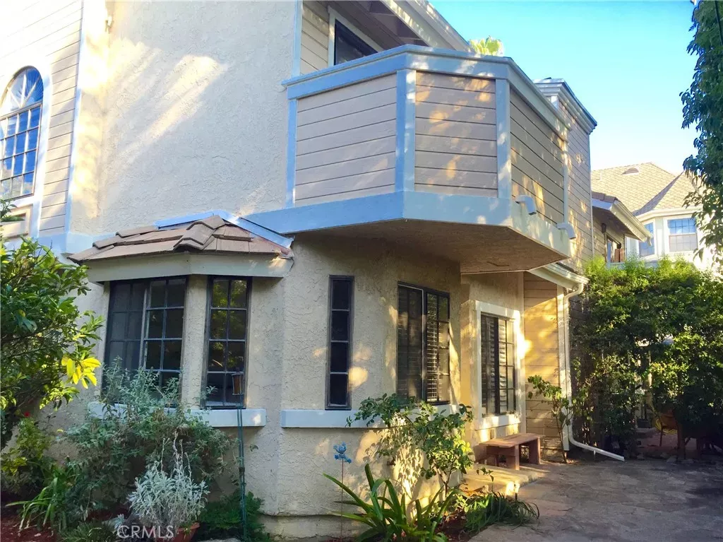 Property Photo:  689 W Sierra Madre  CA 91024 