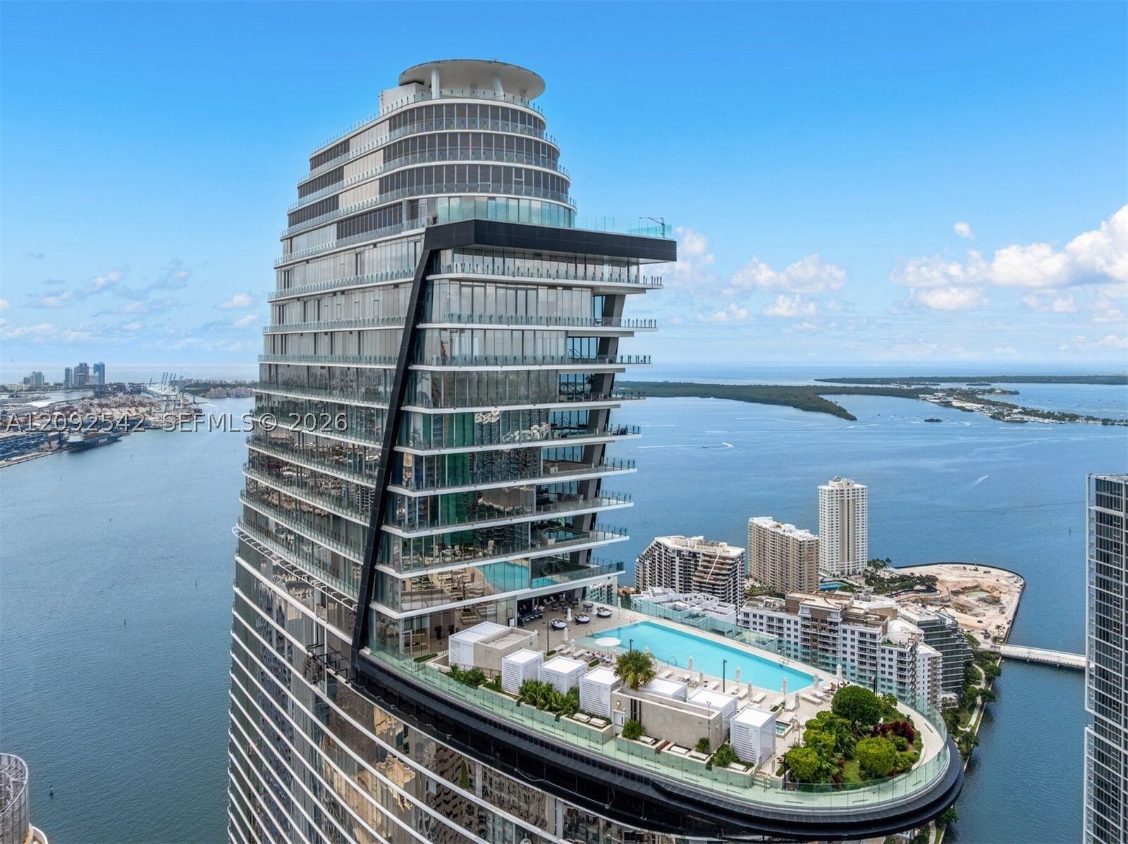 Property Photo:  300 Biscayne Boulevard Way 5801C  FL 33131 