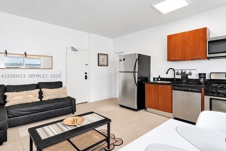 Property Photo:  500 14th St 101  FL 33139 