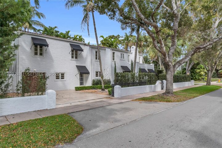 Property Photo:  1222 Cortez St  FL 33134 