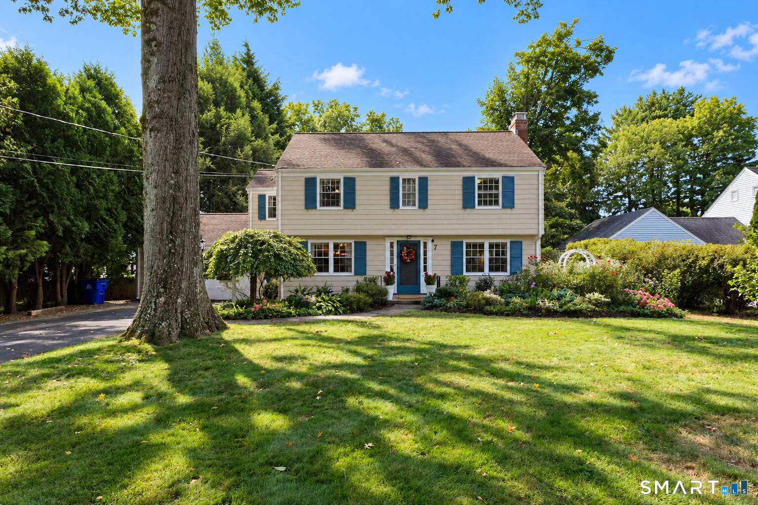 Property Photo:  7 Braintree Drive  CT 06117 