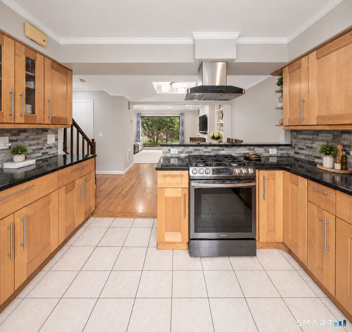 Property Photo:  237 Strawberry Hill Avenue 37  CT 06902 