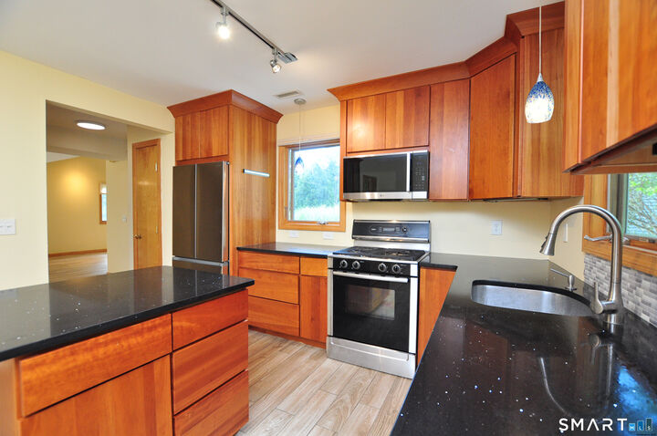 Property Photo: 6 Tamarack Lane 6 CT 06070