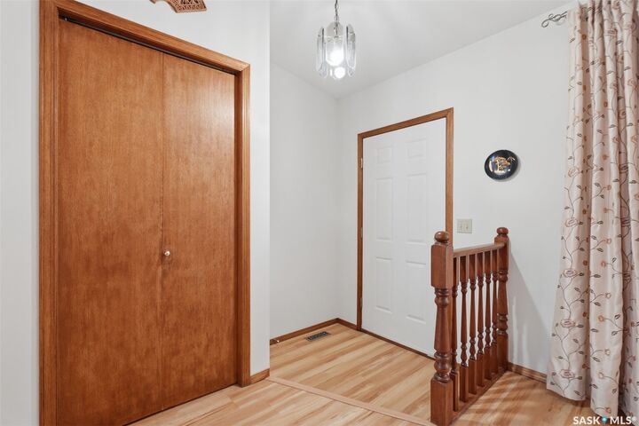 Property Photo:  427 Bronson Crescent  SK S7J 5E4 