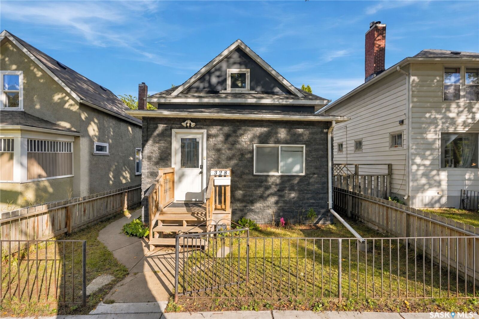 Photo de la propriété:  328 I Avenue S  SK S7M 1Y2 