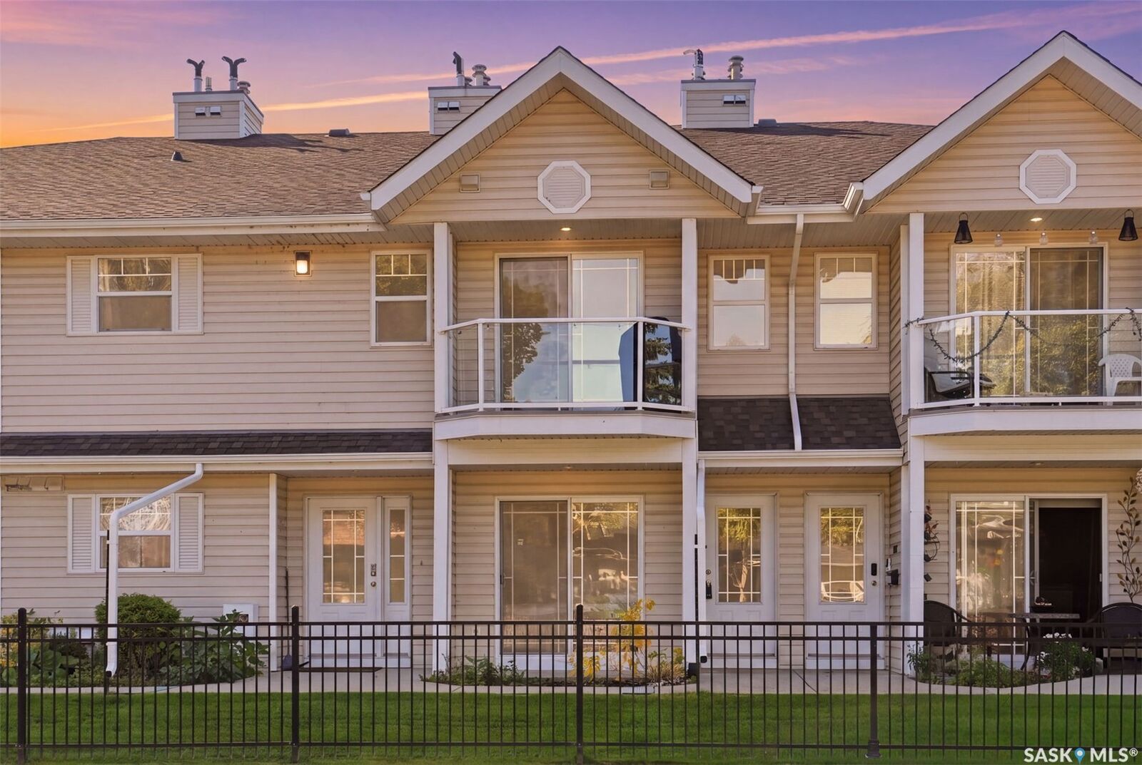Property Photo: 141 105th Street W 202 F SK S7N 1N3