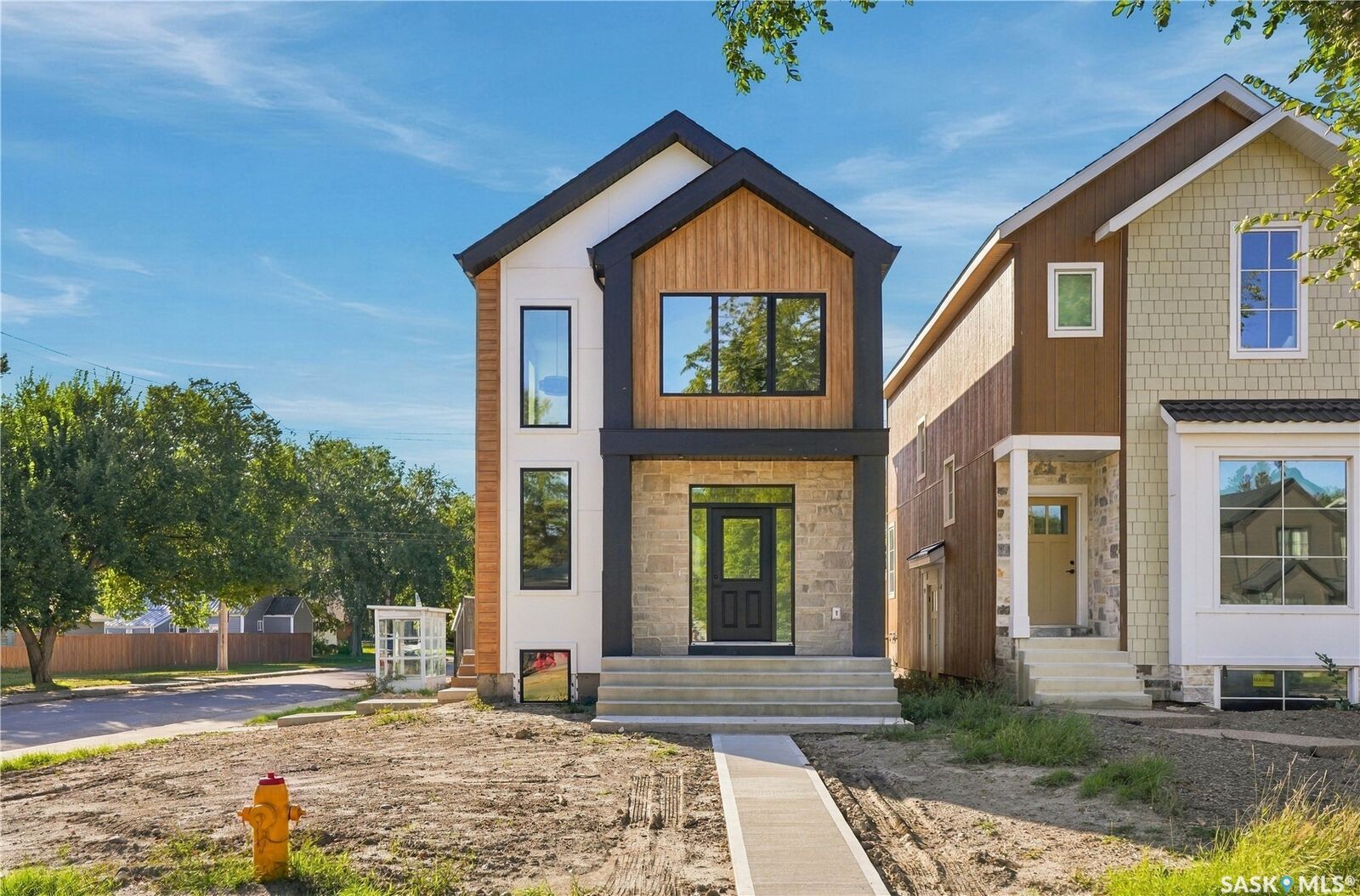 Property Photo:  1401 Edward Avenue  SK S7K 3B2 