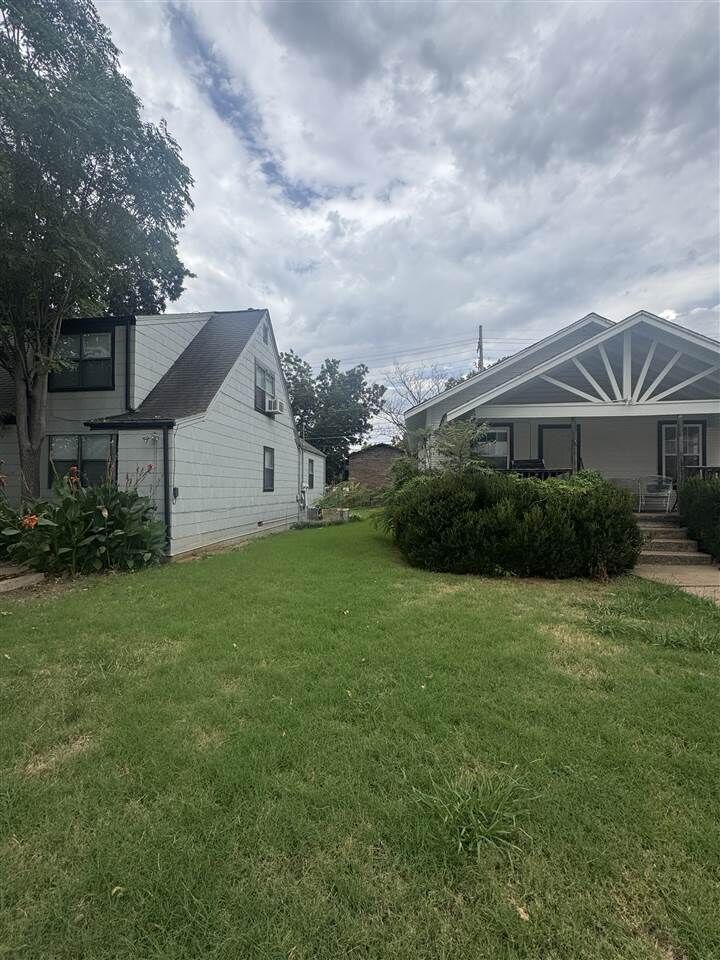 Property Photo: 218,220,224 N Husband OK 74074