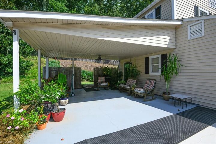Property Photo: 2311 Oakcliffe Drive NC 27284