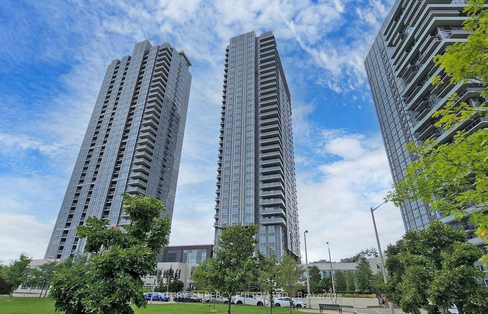 Property Photo:  255 Village Green Square 2405  ON M1S 0L7 