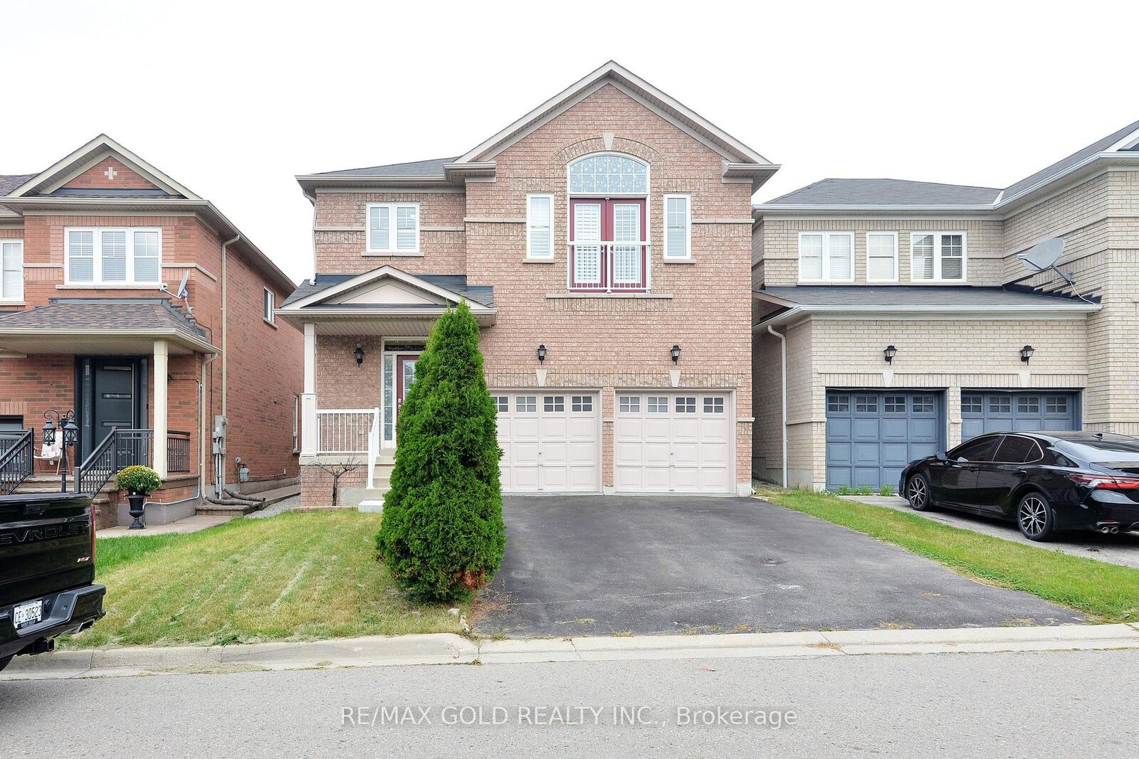 Property Photo:  44 Pergola Way  ON L6Y 5M6 