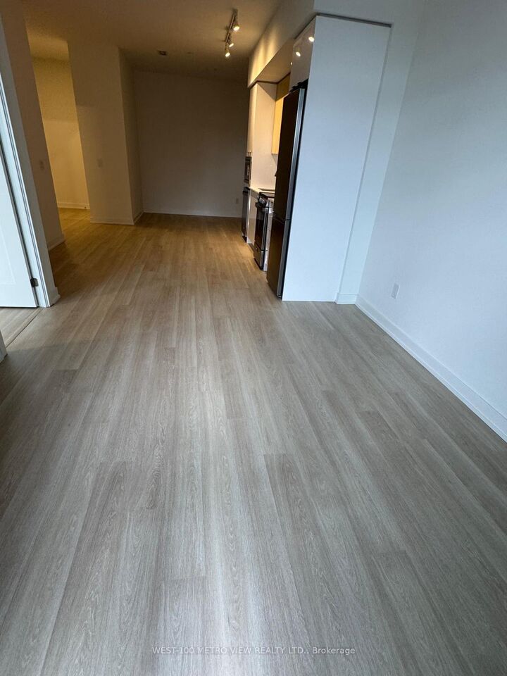 Property Photo:  5105 Hurontario Street 601  ON L4Z 3X7 