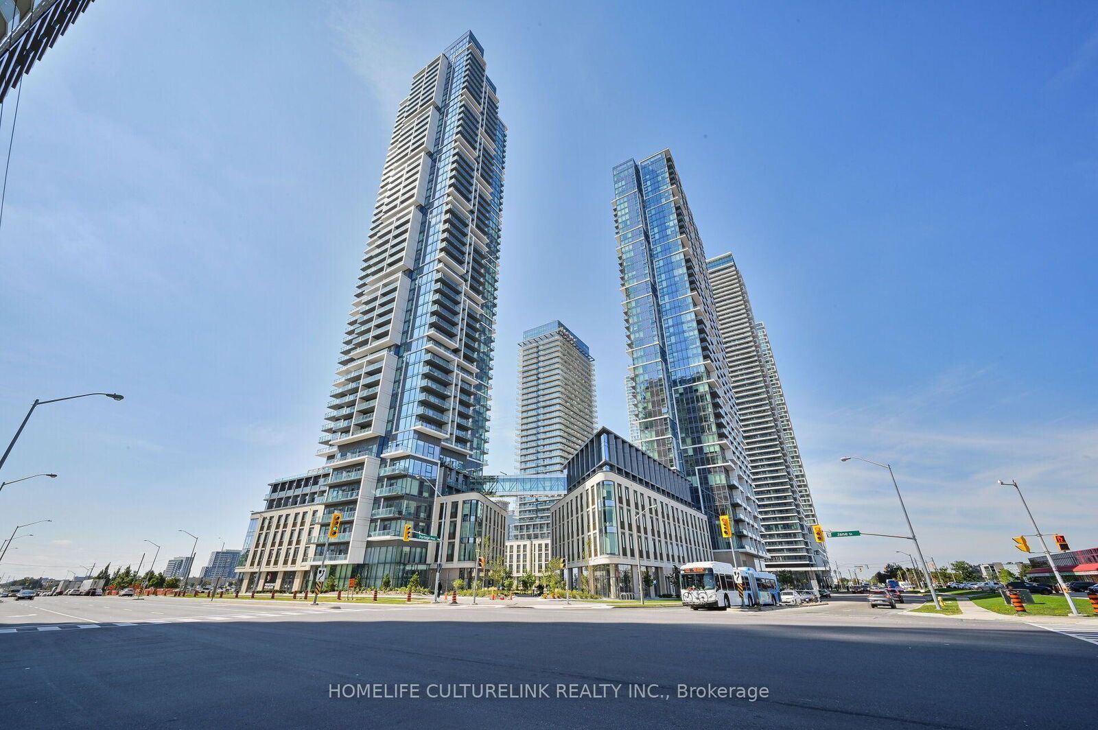 Property Photo:  1000 Portage Parkway 4203  ON L4K 0L1 