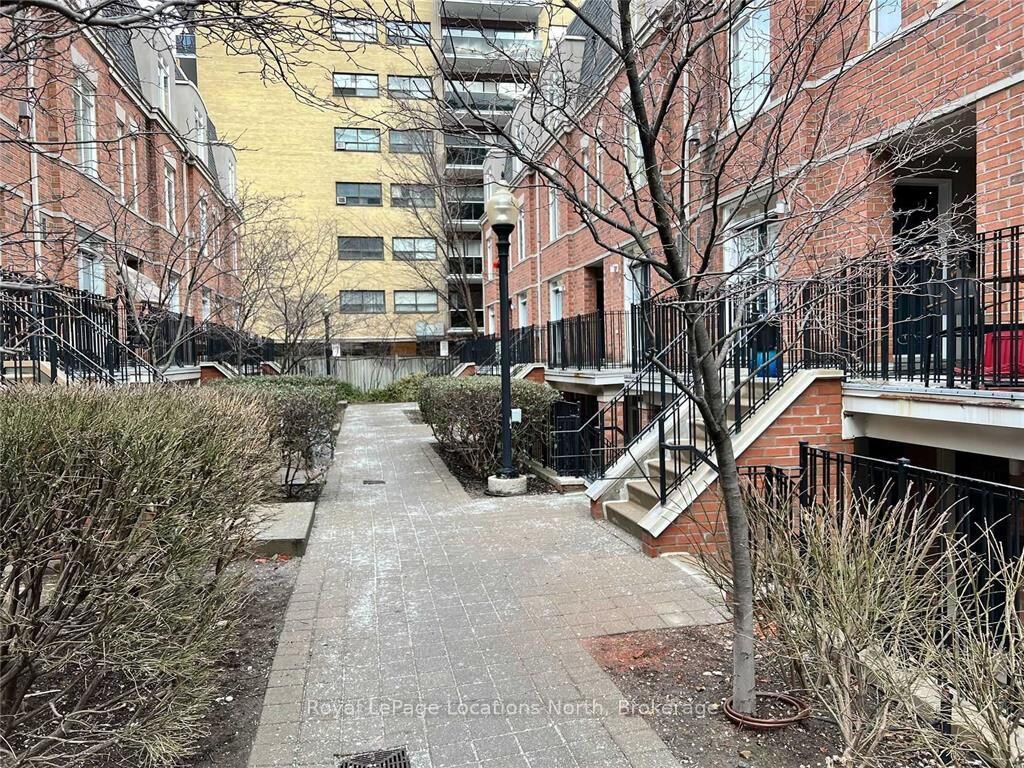 Property Photo:  415 Jarvis Street 211  ON M4Y 3C1 
