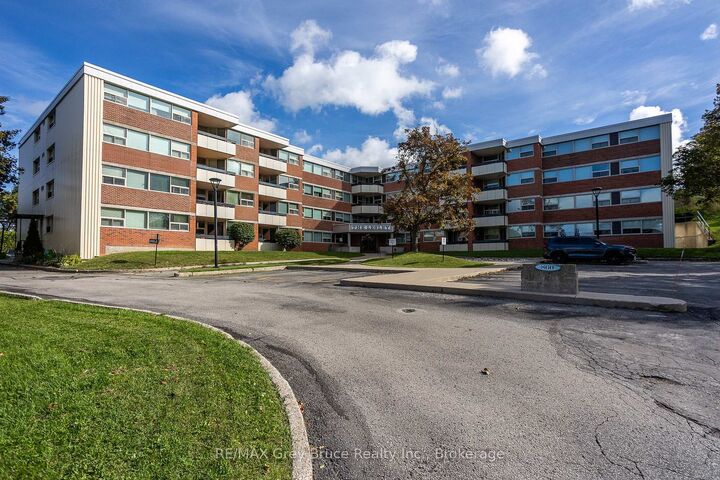 Property Photo: 860 9 Street E 401 ON N4K 1R2