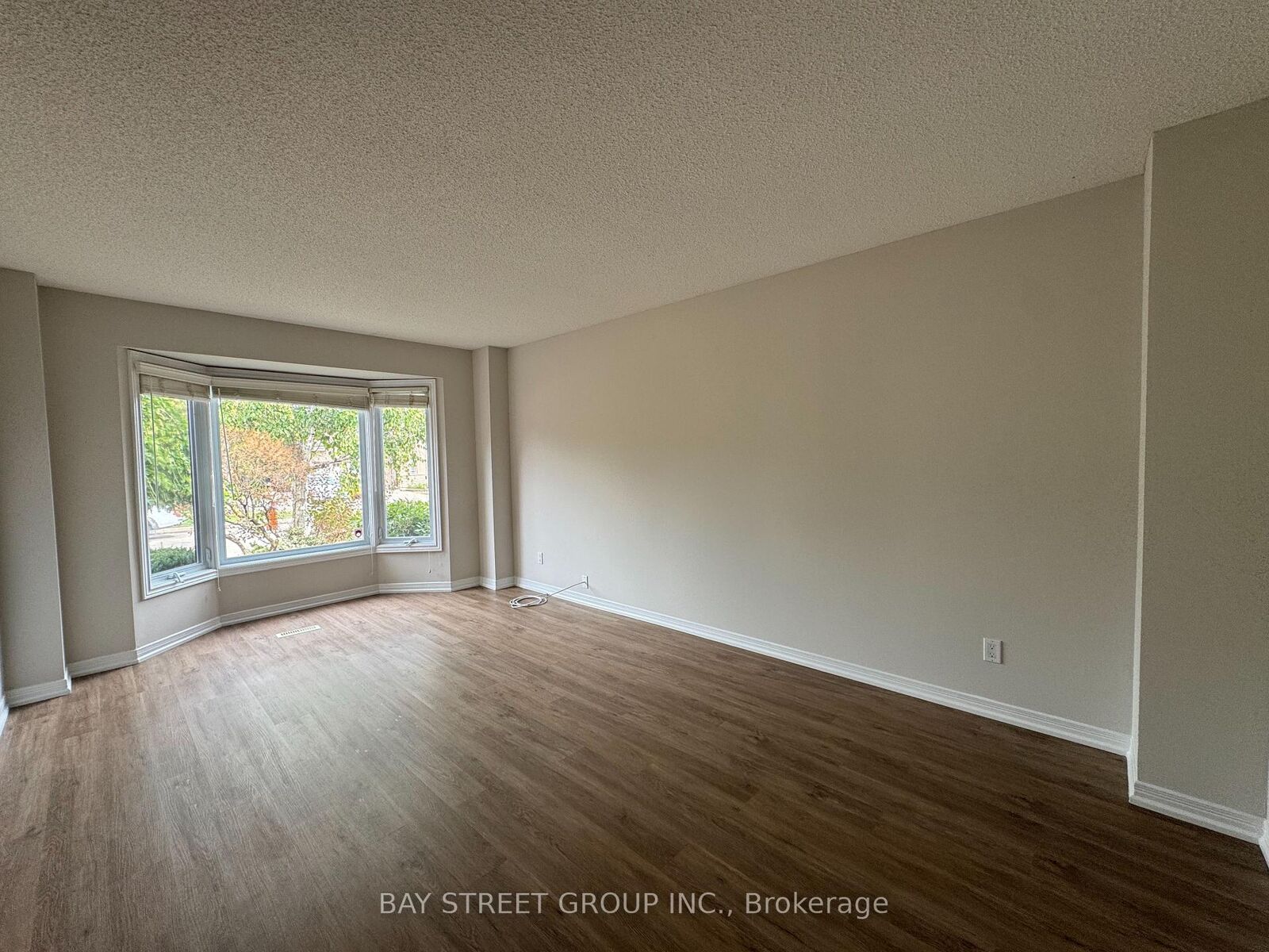 Property Photo:  2034 Oxford Avenue  ON L6H 4K7 