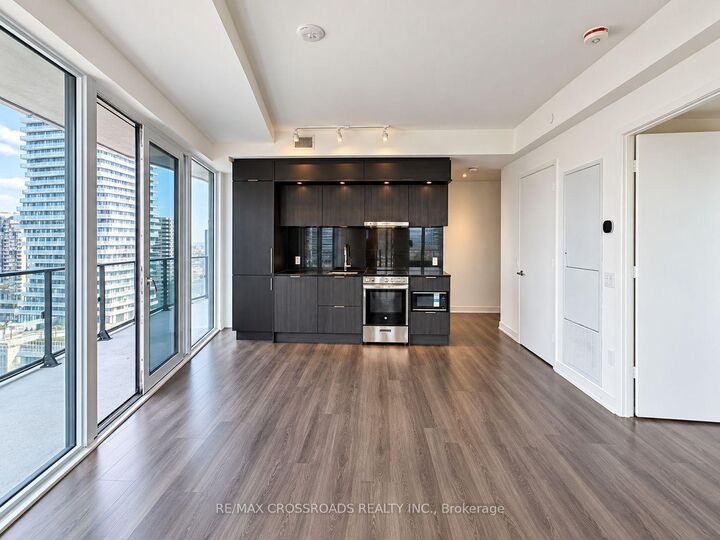 Property Photo:  448 Burnhamthorpe Road W 1304  ON L5B 0R4 