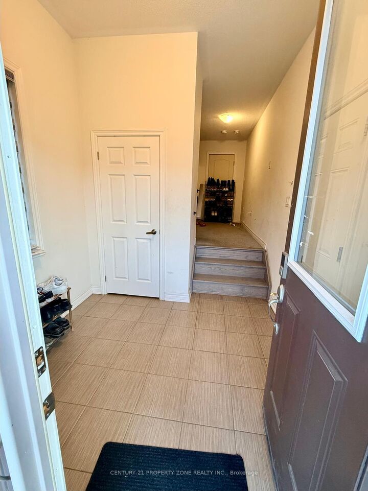 Property Photo:  31 Hashmi Place Main/Upper  ON L6Y 6J9 