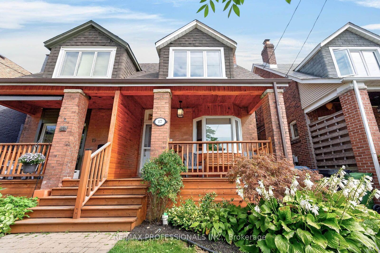 Property Photo:  17 Fifth Street  ON M8V 2Z1 