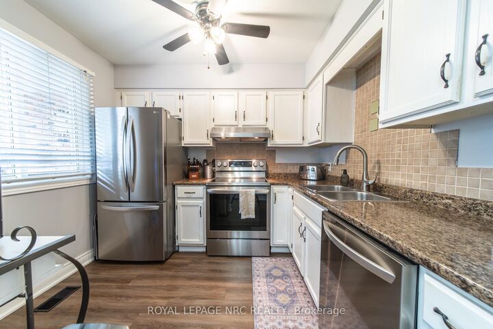 Property Photo:  6073 Wildrose Crescent  ON L2G 7T2 