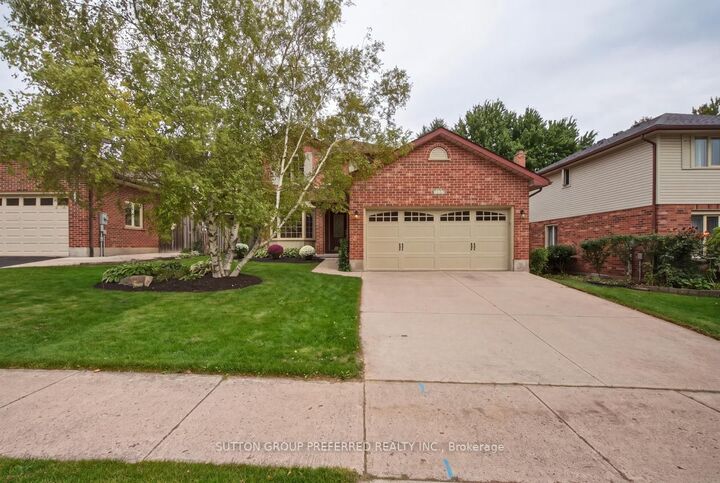 Property Photo:  668 Country Club Drive  ON N6C 5R1 