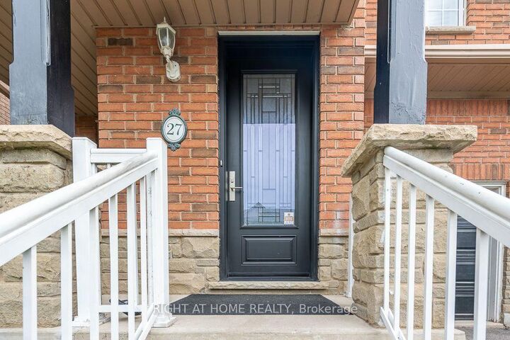 Property Photo:  27 Panorama Way  ON L8E 6C6 