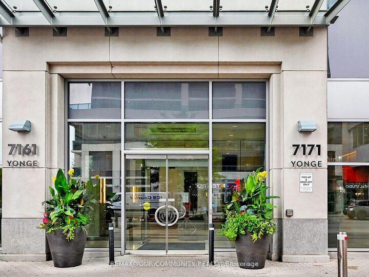 Property Photo:  7161 Yonge Street 522  ON L3T 0C8 