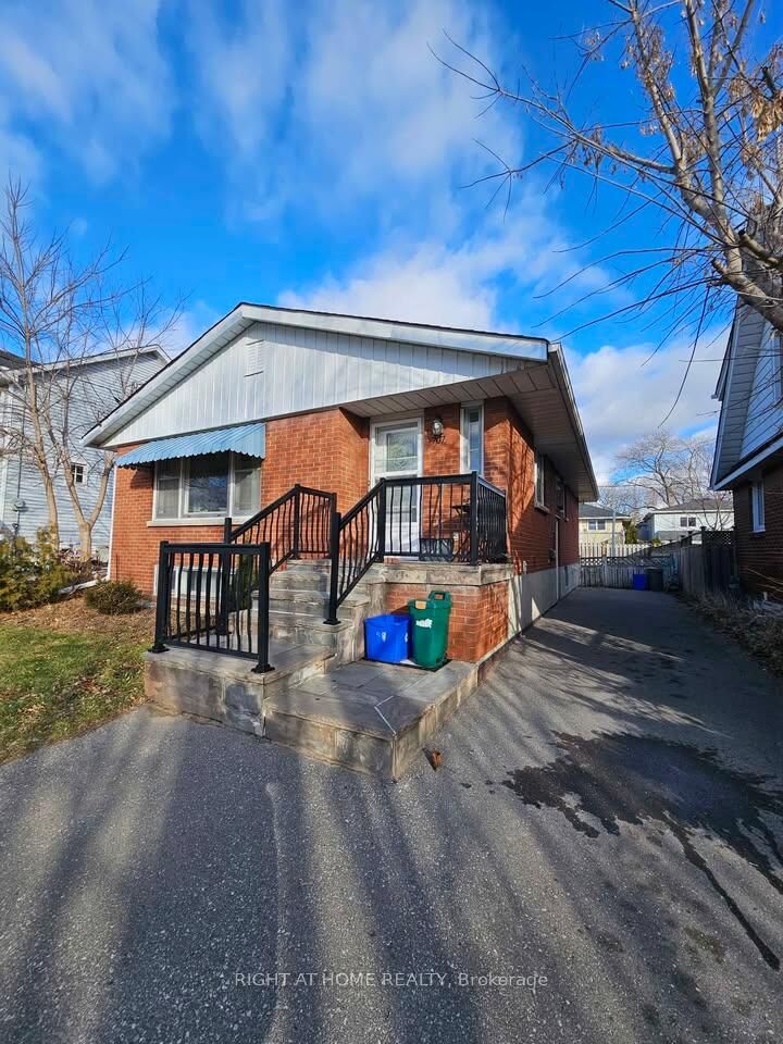 Property Photo:  707 Hortop Street Lower  ON L1G 4N7 