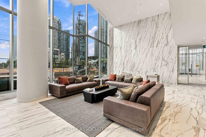 Property Photo:  448 Burnhamthorpe Road W 5703  ON L5B 0R4 