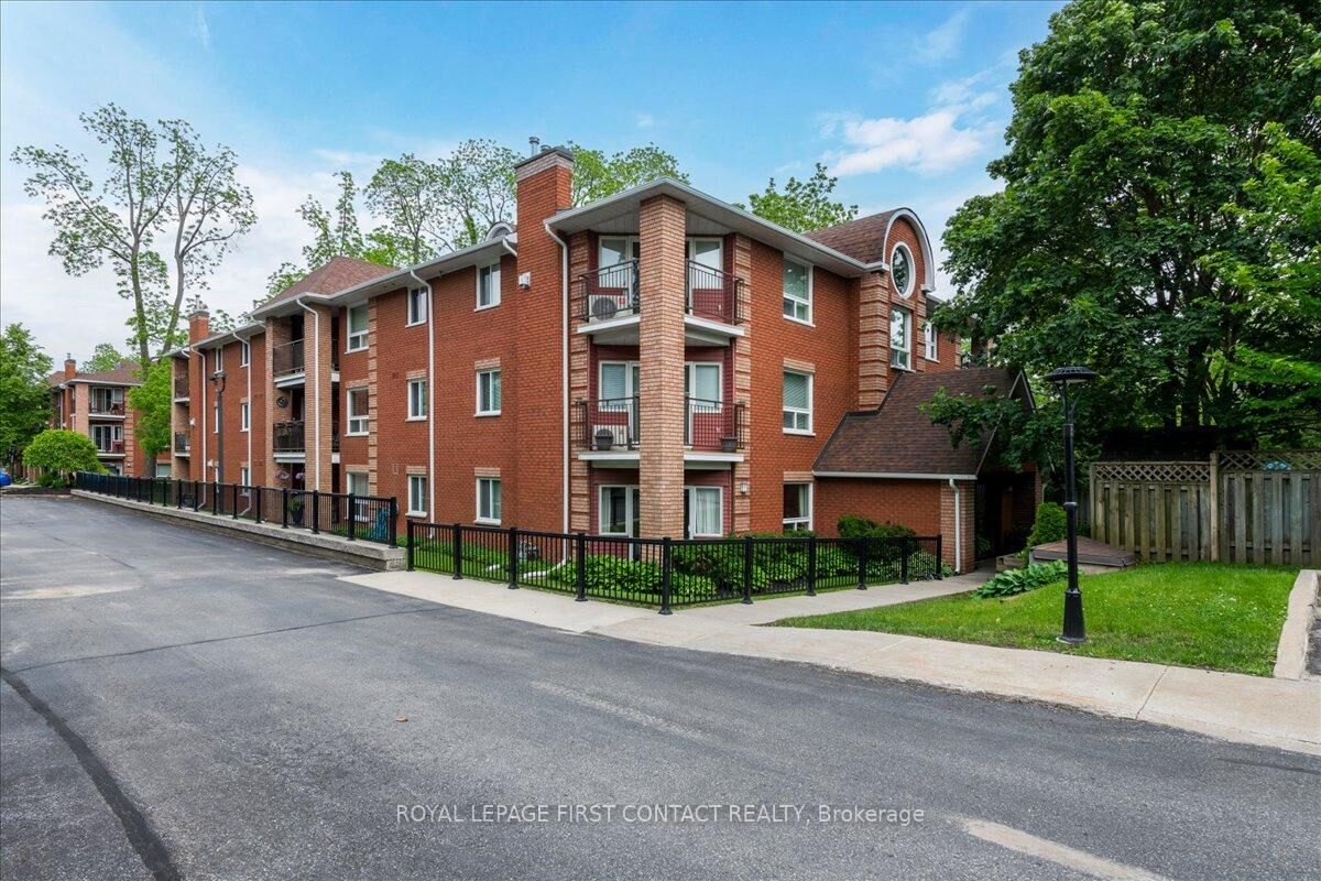 Property Photo:  131 Clapperton Street 102  ON L4M 3G3 