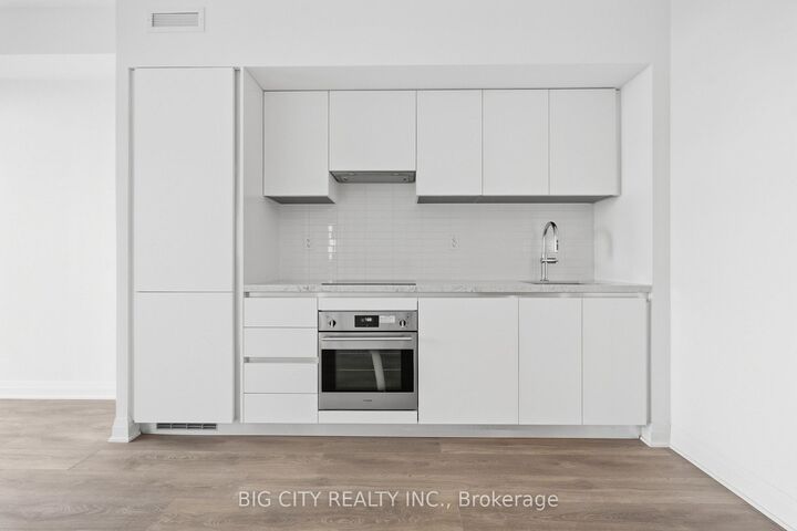 Property Photo: 25 Frederick Todd Way 1011 ON M4G 4E8