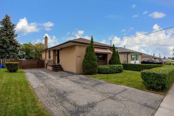 Property Photo:  1331 Sharbot Street  ON L1J 1K1 