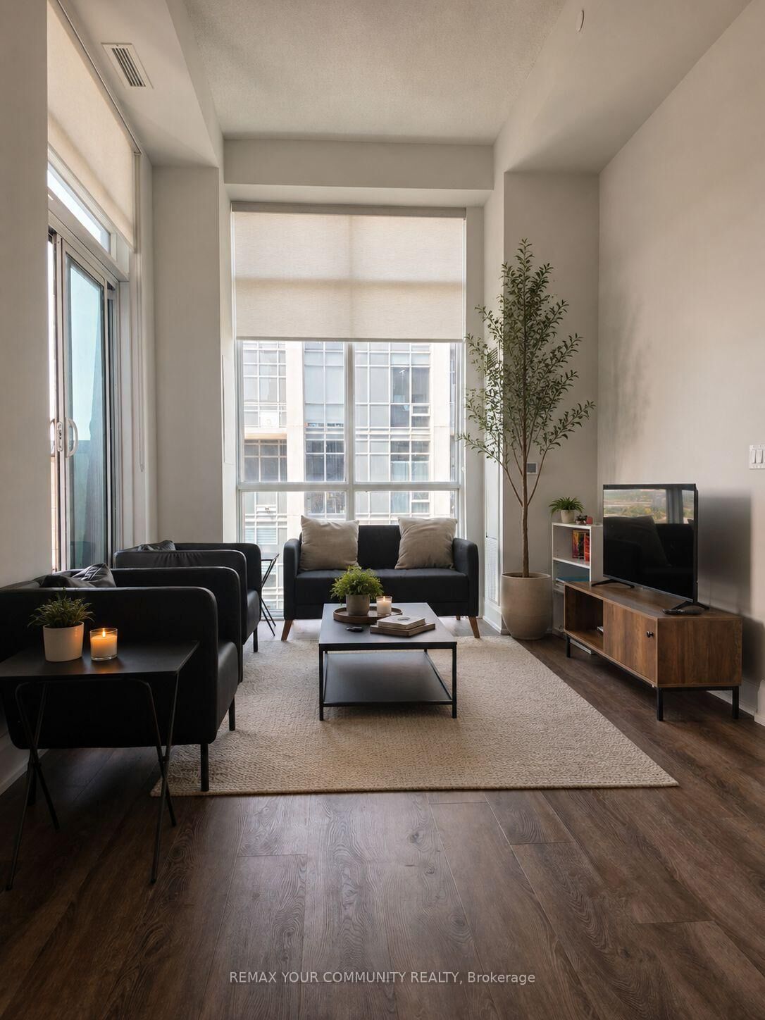 Property Photo:  20 Meadowglen Place 2808  ON M1G 0A9 