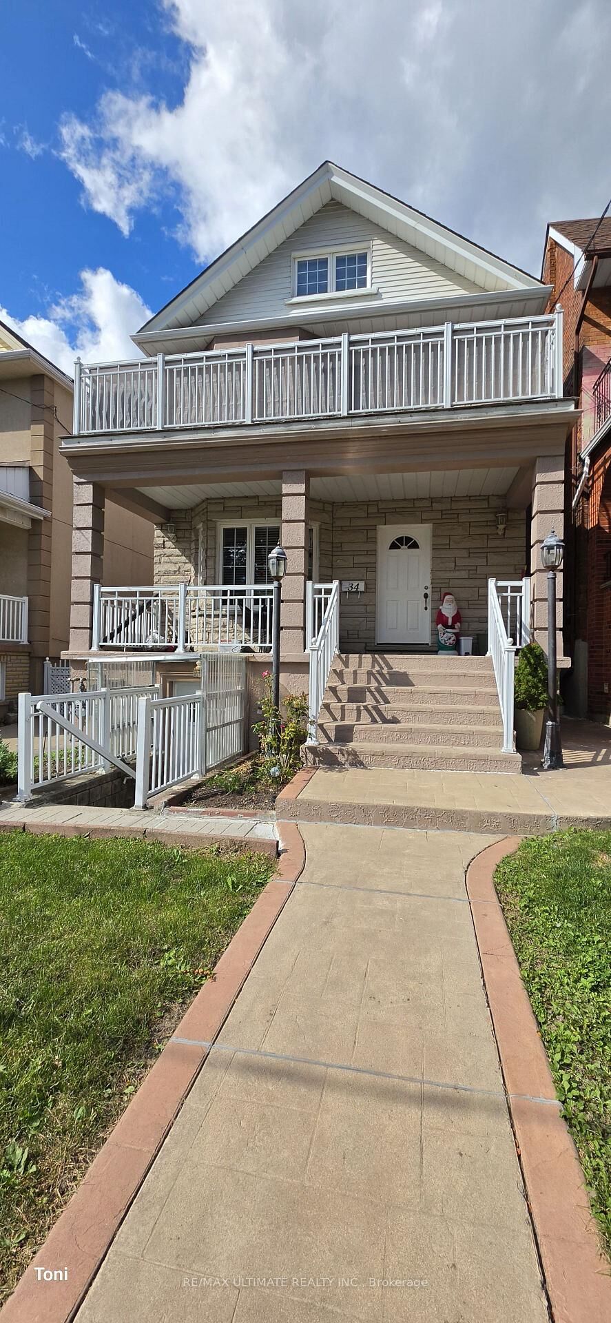 Property Photo:  34 Peterborough Avenue Bsmt  ON M6H 2K7 