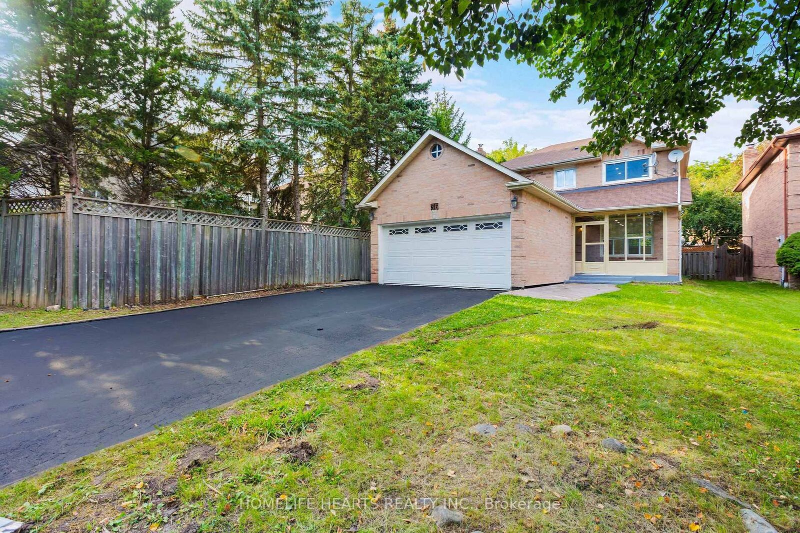 Property Photo:  36 Lachlan Drive  ON L1T 1N6 