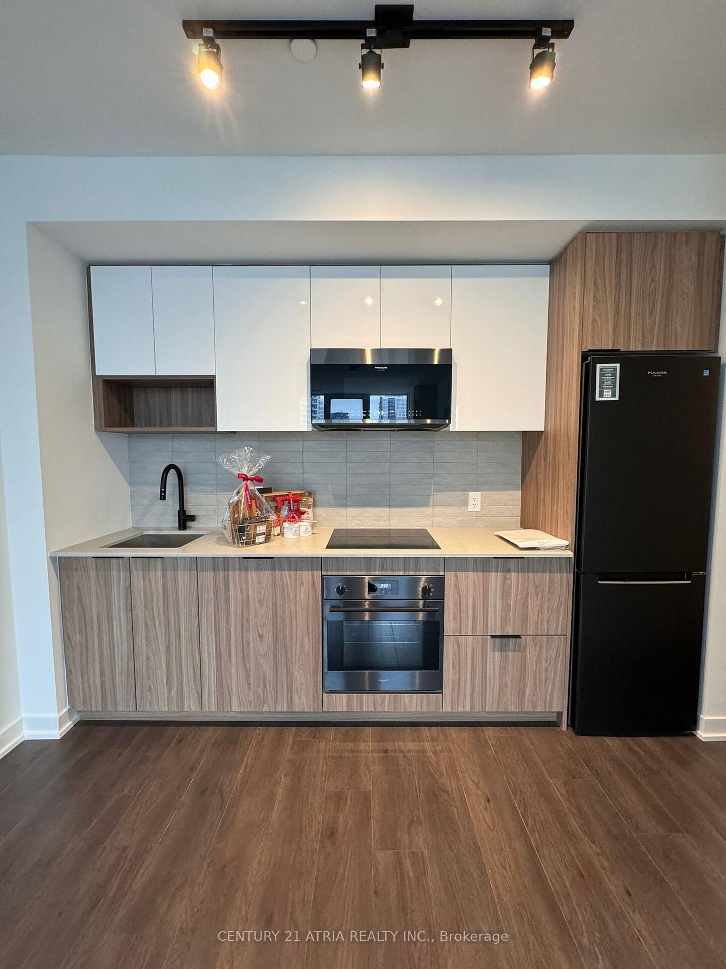 Property Photo:  5 Defries Street 1119  ON M5A 0W7 