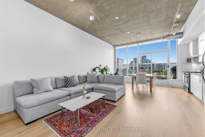 Property Photo: 60 Bathurst Street 1013 ON M5V 2P4