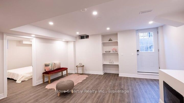 Property Photo:  131 Bentwood Crescent Lower  ON L4J 8R5 