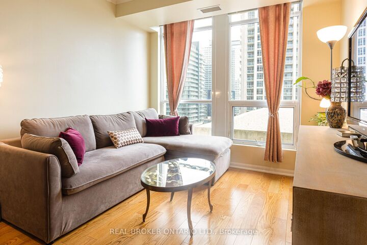 Property Photo: 628 Fleet Street 1311 ON M5V 1A8