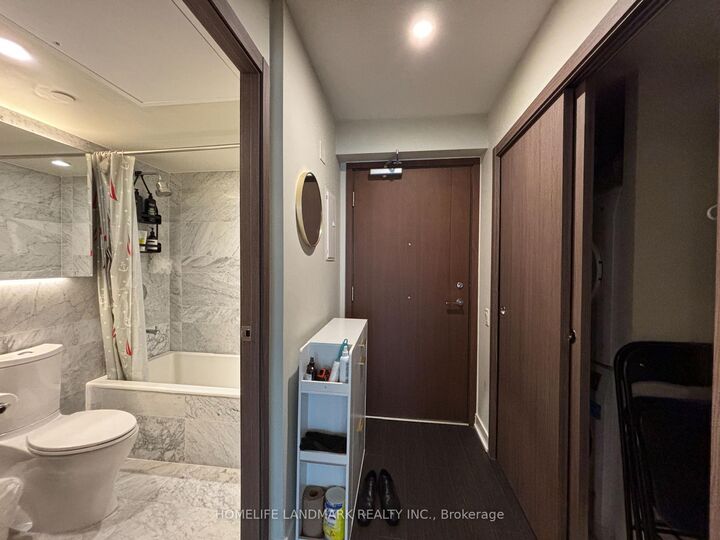 Property Photo:  19 Bathurst Street 610  ON M5V 0N2 