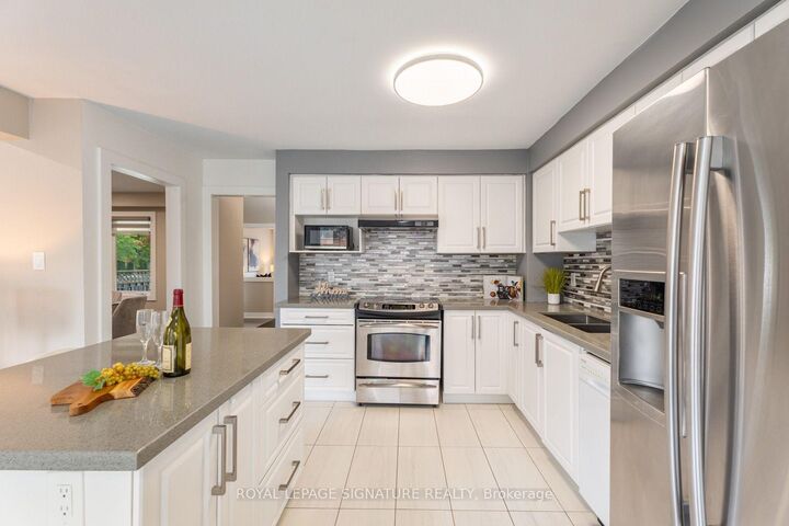 Property Photo:  2053 Blue Ridge Crescent  ON L1X 2M5 