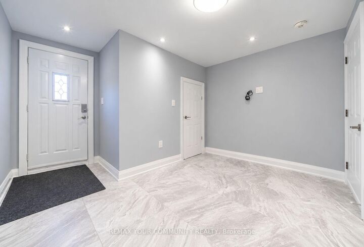 Property Photo: 24 Sombrero Court Lower ON M9L 2M6