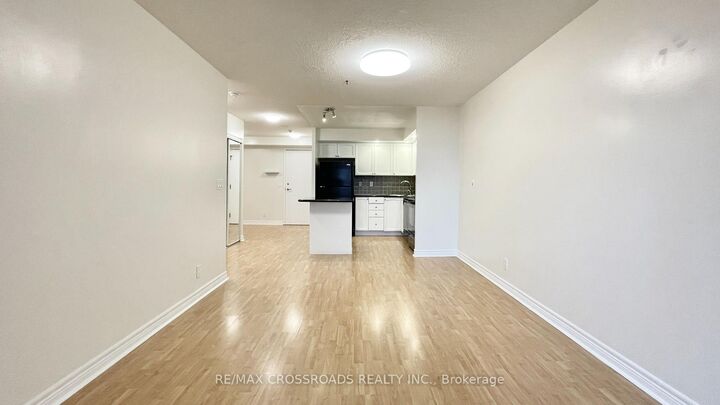 Property Photo: 33 Cox Boulevard 607 ON L3R 8A6