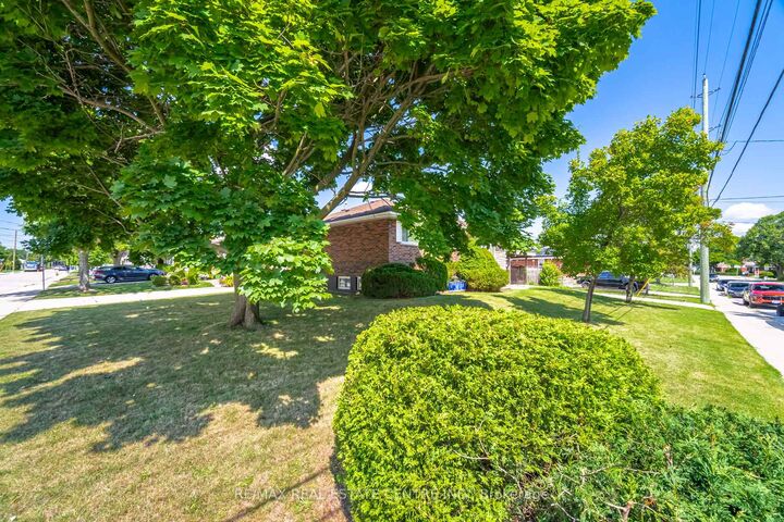 Property Photo:  524 East 16th Street  ON L9A 4L1 
