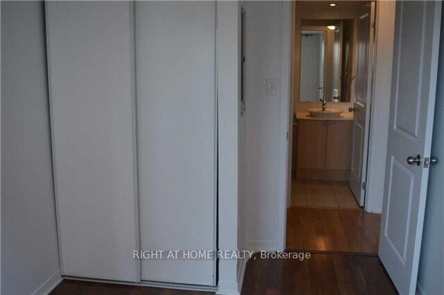 Property Photo:  32 Florence Wyle Lane 2  ON M4M 3E7 